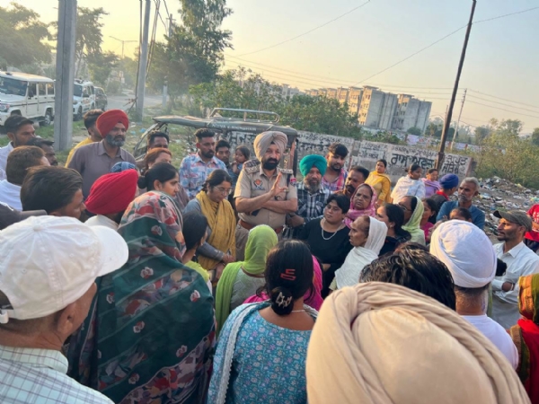ਐਸਡੀਐਮ ਅਲਕਾ ਕਾਲੀਆ ਦੌਰਾ ਕਰਦੇ ਹੋਏ।