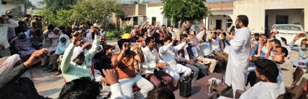 ਲੋਕਾਂ ਦੀਆਂ ਸਮੱਸਿਆਵਾਂ ਸੁਣਦੇ ਹੋਏ ਵਿਧਾਇਕ ਨਰਿੰਦਰਪਾਲ ਸਿੰਘ ਸਵਨਾ ਲੋਕਾਂ ਦੀਆਂ ਸਮੱਸਿਆਵਾਂ ਸੁਣਦੇ ਹੋਏ ਵਿਧਾਇਕ ਨਰਿੰਦਰਪਾਲ ਸਿੰਘ ਸਵਨਾ