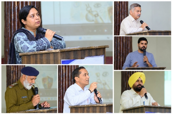 ਵਿਜੀਲੈਂਸ ਜਾਗਰੂਕਤਾ ਸੈਮੀਨਾਰ ਦੌਰਾਨ ਸੰਬੋਧਨ ਕਰਦੇ ਹੋਏ ਅਧਿਕਾਰੀ। ਵਿਜੀਲੈਂਸ ਜਾਗਰੂਕਤਾ ਸੈਮੀਨਾਰ ਦੌਰਾਨ ਸੰਬੋਧਨ ਕਰਦੇ ਹੋਏ ਅਧਿਕਾਰੀ।