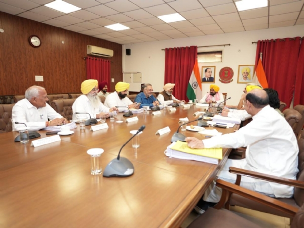 ਪੰਜਾਬ ਕੈਬਨਿਟ ਮੀਟਿੰਗ ਦੀ ਅਗਵਾਈ ਕਰਦੇ ਹੋਏ ਮੁੱਖ ਮੰਤਰੀ ਭਗਵੰਤ ਸਿੰਘ ਮਾਨ।