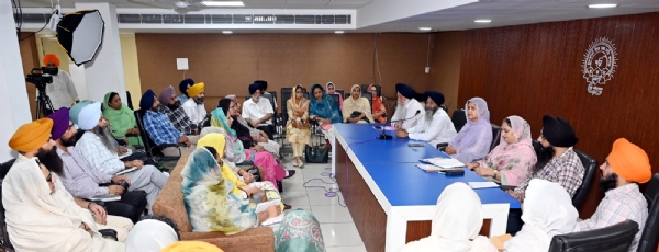ਵਿਸ਼ੇਸ਼ ਇਕੱਤਰਤਾ ਸ਼੍ਰੋਮਣੀ ਕਮੇਟੀ ਦੇ ਮੈਂਬਰ, ਪ੍ਰਿੰਸੀਪਲ ਤੇ ਹੋਰ। ਵਿਸ਼ੇਸ਼ ਇਕੱਤਰਤਾ ਸ਼੍ਰੋਮਣੀ ਕਮੇਟੀ ਦੇ ਮੈਂਬਰ, ਪ੍ਰਿੰਸੀਪਲ ਤੇ ਹੋਰ।