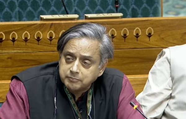 ਲੋਕ ਸਭਾ ਵਿੱਚ ਬੋਲਦੇ ਹੋਏ ਸ਼ਸ਼ੀ ਥਰੂਰ