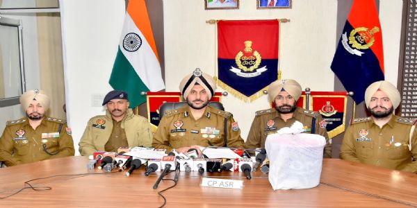 ਪੰਜਾਬ : ਅੰਮ੍ਰਿਤਸਰ ’ਚ 7.6 ਕਿਲੋਗ੍ਰਾਮ ਹੈਰੋਇਨ, 21 ਹਜ਼ਾਰ ਦੀ ਡਰੱਗ ਮਨੀ ਸਮੇਤ ਦੋ ਗ੍ਰਿਫ਼ਤਾਰ