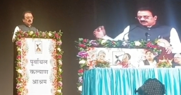 ਹਰਿਆਣਾ ਇੰਟਰਨੈਸ਼ਨਲ ਸਕੂਲ ਦੇ ਚੇਅਰਮੈਨ ਅਤੇ ਪ੍ਰਸਿੱਧ ਉਦਯੋਗਪਤੀ ਪ੍ਰਮੋਦ ਗੁਪਤਾ ਵਨਵਾਸੀ ਕਲਿਆਣ ਆਸ਼ਰਮ ਦੇ ਪ੍ਰੋਗਰਾਮ ਨੂੰ ਸੰਬੋਧਨ ਕਰਦੇ ਹੋਏ।