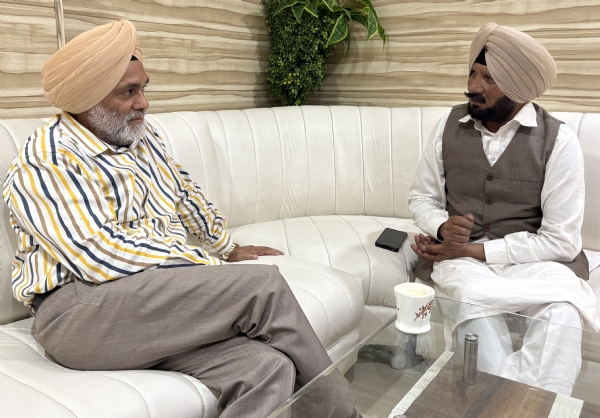 ਮੁਲਾਕਾਤ ਸਮੇਂ ਭੀਮ ਸਿੰਘ ਕੋਟਲੀ ਅਤੇ ਪਰਮਜੀਤ ਸਿੰਘ ਕੈਂਥ।