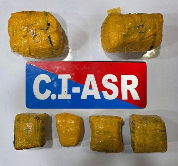 ਮੁਲਜ਼ਮਾਂ ਕੋਲੋਂ ਬਰਾਮਦ ਹੈਰੋਇਨ ਅਤੇ ਆਈਸੀਈ ਮੁਲਜ਼ਮਾਂ ਕੋਲੋਂ ਬਰਾਮਦ ਹੈਰੋਇਨ ਅਤੇ ਆਈਸੀਈ