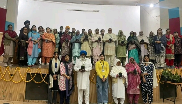 ਵੂਮੈਨ ਕਾਲਜ ਵਿੱਚ ਅੰਮ੍ਰਿਤਸਰ ਆਯੋਜਿਤ ‘ਸਾਡੇ ਬਜ਼ੁਰਗ ਸਾਡਾ ਮਾਣ’ ਪ੍ਰੋਗਰਾਮ ’ਚ ਪਹੁੰਚੇ ਪਤਵੰਤੇ ਅਤੇ ਬਜ਼ੁਰਗ