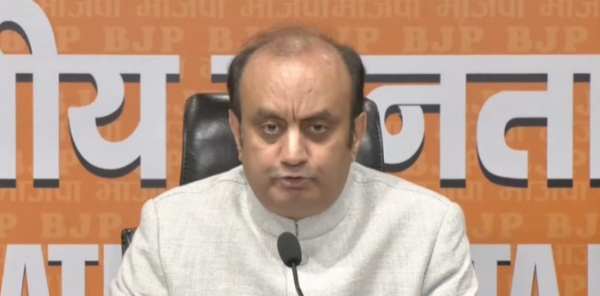 ਸੁਧਾਂਸ਼ੂ ਤ੍ਰਿਵੇਦੀ ਭਾਜਪਾ ਹੈੱਡਕੁਆਰਟਰ ਵਿਖੇ ਪ੍ਰੈਸ ਕਾਨਫਰੰਸ ਨੂੰ ਸੰਬੋਧਨ ਕਰਦੇ ਹੋਏ