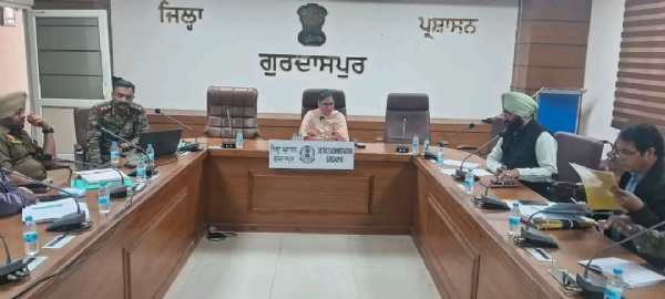 ਮੀਟਿੰਗ ਕਰਦੇ ਹੋਏ ਐੱਸ.ਡੀ.ਐੱਮ ਗੁਰਦਾਸਪੁਰ ਅਨੁਪ੍ਰੀਤ ਕੌਰ ।