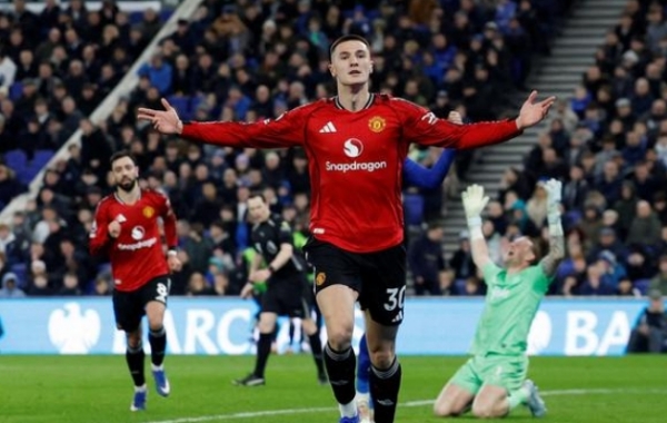 ਜਿੱਤ ਤੋਂ ਬਾਅਦ ਜਸ਼ਨ ਮਨਾਉਂਦੇ ਹੋਏ ਮੈਨਚੈਸਟਰ ਯੂਨਾਈਟਿਡ ਦੇ ਖਿਡਾਰੀ।