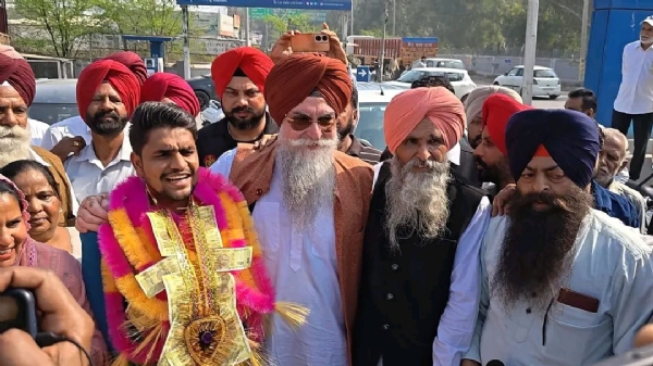 ਰਿਸ਼ੀ ਰਸ਼ਪਾਲ ਨੂੰ ਵਧਾਈ ਦੇਣ ਸਮੇਂ ਸਪੀਕਰ ਕੁਲਤਾਰ ਸਿੰਘ ਸੰਧਵਾਂ ਰਿਸ਼ੀ ਰਸ਼ਪਾਲ ਨੂੰ ਵਧਾਈ ਦੇਣ ਸਮੇਂ ਸਪੀਕਰ ਕੁਲਤਾਰ ਸਿੰਘ ਸੰਧਵਾਂ