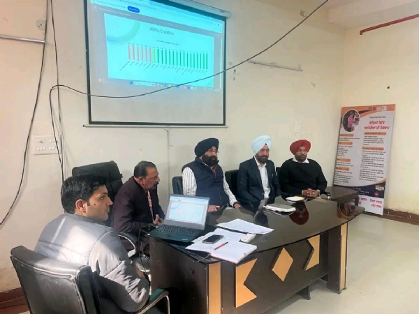 ਮੀਟਿੰਗ ਕਰਦੇ ਹੋਏ ਸਿਵਲ ਸਰਜਨ ਡਾ. ਗੁਰਪ੍ਰੀਤ ਸਿੰਘ ਰਾਏ