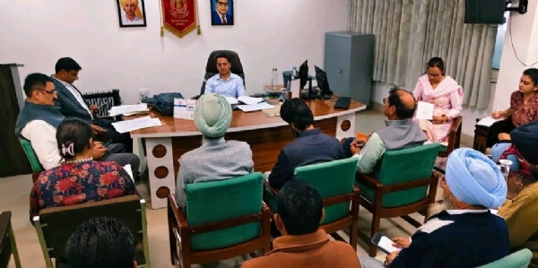 ਮੀਟਿੰਗ ਦੀ ਪ੍ਰਧਾਨਗੀ ਕਰਦੇ ਆਰ.ਟੀ.ਏ. ਫ਼ਰੀਦਕੋਟ ਅਮਨਦੀਪ