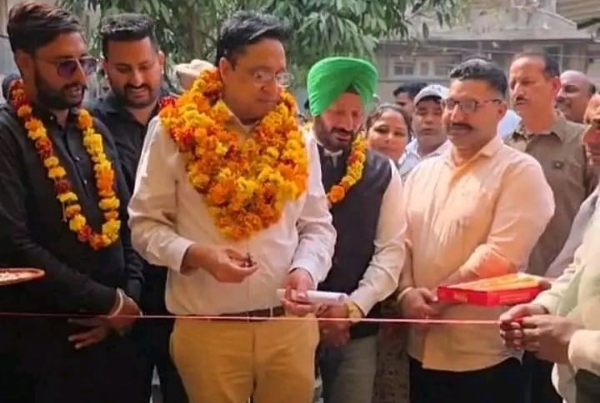 ਨਵੇਂ ਟਿਊਬਵੈੱਲ ਦਾ ਉਦਘਾਟਨ ਕਰਦੇ ਵਿਧਾਇਕ ਡਾ. ਅਜੇ ਗੁਪਤਾ