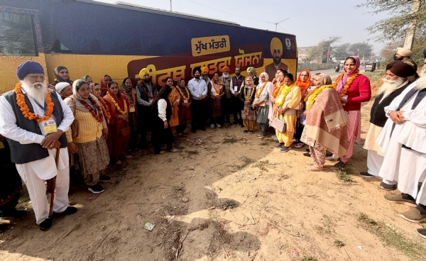 ਮੁੱਖ ਮੰਤਰੀ ਤੀਰਥ ਯਾਤਰਾ ਸਕੀਮ ਤਹਿਤ ਸ਼ਰਧਲੂਆਂ ਨੂੰ ਰਵਾਨਾ ਕਰਦੇ ਵਿਧਾਇਕ ਕੋਹਲੀ