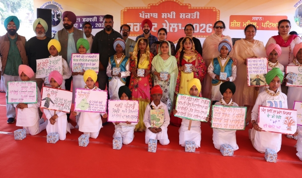 ਮੇਲੇ ’ਚ ਹਿੱਸਾ ਲੈਣ ਵਾਲੇ ਵਿਦਿਆਰਥੀਆਂ ਦਾ ਸਨਮਾਨ ਕਰਦੇ ਪਤਵੰਤੇ।