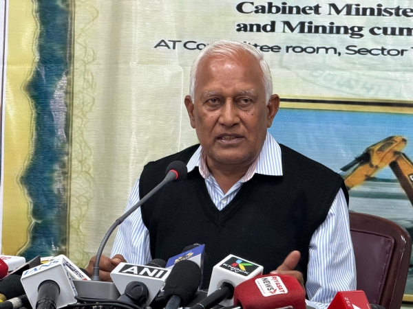 ਪੰਜਾਬ ਦੇ ਖਣਨ ਅਤੇ ਭੂ-ਵਿਗਿਆਨ ਮੰਤਰੀ ਬਰਿੰਦਰ ਕੁਮਾਰ ਗੋਇਲ ਪੰਜਾਬ ਦੇ ਖਣਨ ਅਤੇ ਭੂ-ਵਿਗਿਆਨ ਮੰਤਰੀ ਬਰਿੰਦਰ ਕੁਮਾਰ ਗੋਇਲ