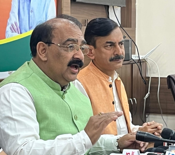 ਪੱਤਰਕਾਰਾਂ ਨਾਲ ਗੱਲਬਾਤ ਕਰਦੇ ਹੋਏ ਪੰਜਾਬ ਭਾਜਪਾ ਦੇ ਕਾਰਜਕਾਰੀ ਸੂਬਾ ਪ੍ਰਧਾਨ ਅਸ਼ਵਨੀ ਸ਼ਰਮਾ