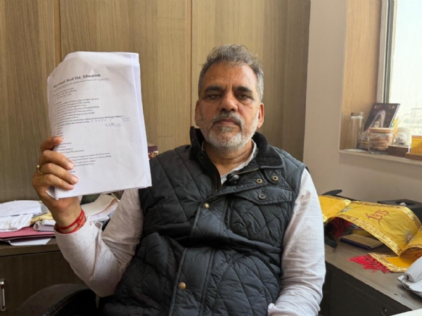 ਗੱਲਬਾਤ ਕਰਦੇ ਸ਼੍ਰੋਮਣੀ ਅਕਾਲੀ ਦਲ ਦੇ ਖਜ਼ਾਨਚੀ ਅਤੇ ਟ੍ਰੇਡ ਅਤੇ ਵਪਾਰ ਵਿੰਗ ਦੇ ਸੂਬਾ ਪ੍ਰਧਾਨ ਐਨ.ਕੇ. ਸ਼ਰਮਾ