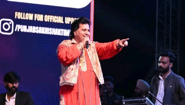 ਸਟਾਰ ਨਾਈਟ ਦੌਰਾਨ ਲਾਭ ਹੀਰਾ ਦੇ ਗੀਤਾਂ ‘ਤੇ ਦਰਸ਼ਕ ਝੂਮ ਉਠੇ ਅਤੇ ਪੂਰਾ ਮਾਹੌਲ ਤਿਉਹਾਰ ਵਾਂਗ ਬਣ ਗਿਆ