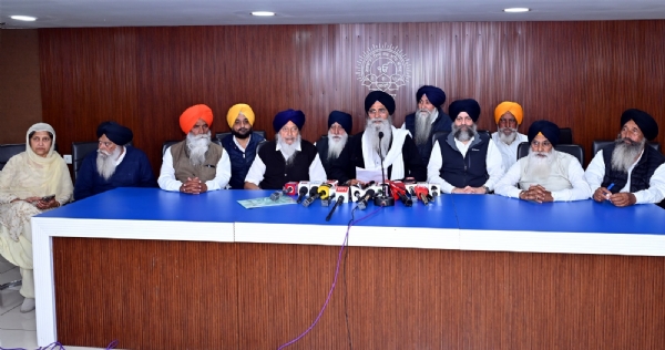 ਮੀਡੀਆ ਨੂੰ ਸੰਬੋਧਨ ਕਰਦੇ ਸ਼੍ਰੋਮਣੀ ਕਮੇਟੀ ਪ੍ਰਧਾਨ ਐਡਵੋਕੇਟ ਹਰਜਿੰਦਰ ਸਿੰਘ ਧਾਮੀ।