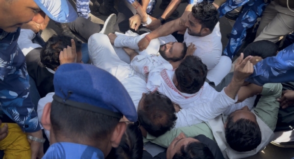 ਪ੍ਰਦਰਸ਼ਨ ਕਰਦੇ ਕਾਂਗਰਸੀ ਆਗੂ ਅਤੇ ਵਰਕਰ