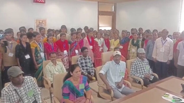 ਛੱਤੀਸਗੜ੍ਹ ਵਿਧਾਨ ਸਭਾ ਵਿੱਚ ਕਾਰਵਾਈ ਦੇਖਦੇ ਹੋਏ ਆਤਮਸਮਰਪਣ ਕੀਤੇ ਨਕਸਲੀ