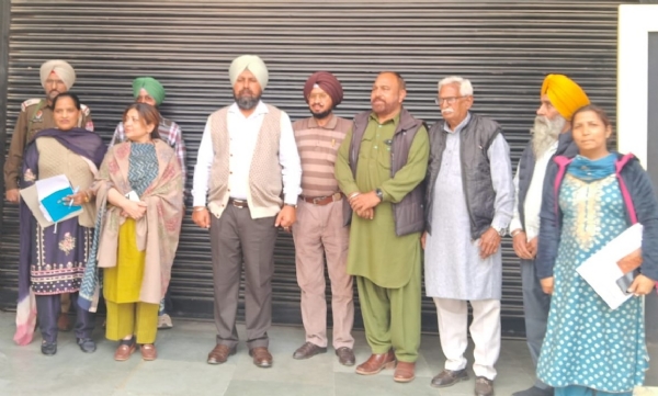 ਈ.ਵੀ.ਐਮ. ਵੇਅਰ ਹਾਊਸ ਦੀ ਜਾਂਚ ਸਮੇਂ ਸੰਯੁਕਤ ਮੁੱਖ ਚੋਣ ਅਫ਼ਸਰ। ਈ.ਵੀ.ਐਮ. ਵੇਅਰ ਹਾਊਸ ਦੀ ਜਾਂਚ ਸਮੇਂ ਸੰਯੁਕਤ ਮੁੱਖ ਚੋਣ ਅਫ਼ਸਰ।