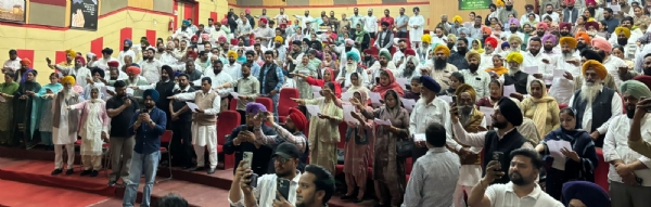 ਬਟਾਲਾ ਵਿਖੇ ਨਵੇਂ ਚੁਣੇ ਗਏ ਜ਼ਿਲ੍ਹਾ ਪ੍ਰੀਸ਼ਦ ਮੈਂਬਰਾਂ ਤੇ ਬਲਾਕ ਸੰਮਤੀ ਦੇ ਮੈਂਬਰਾਂ ਨੂੰ ਸਹੁੰ ਚੁਕਾਏ ਜਾਣ ਦੀਆਂ ਤਸਵੀਰਾਂ । ਬਟਾਲਾ ਵਿਖੇ ਨਵੇਂ ਚੁਣੇ ਗਏ ਜ਼ਿਲ੍ਹਾ ਪ੍ਰੀਸ਼ਦ ਮੈਂਬਰਾਂ ਤੇ ਬਲਾਕ ਸੰਮਤੀ ਦੇ ਮੈਂਬਰਾਂ ਨੂੰ ਸਹੁੰ ਚੁਕਾਏ ਜਾਣ ਦੀਆਂ ਤਸਵੀਰਾਂ ।