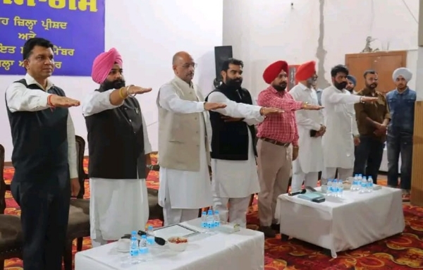 ਸਹੁੰ ਚੁੱਕ ਸਮਾਗਮ ’ਚ ਪਹੁੰਚੇ ਪਤਵੰਤੇ। ਸਹੁੰ ਚੁੱਕ ਸਮਾਗਮ ’ਚ ਪਹੁੰਚੇ ਪਤਵੰਤੇ।