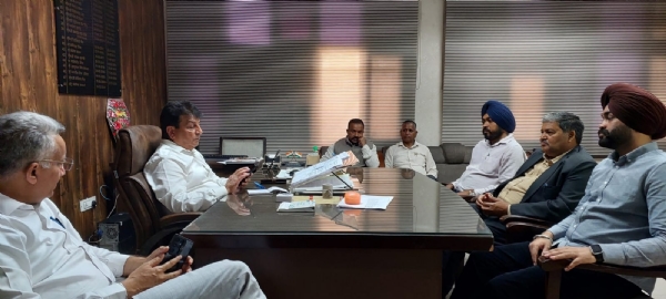 ਡੀਈਓ ਸੈਕੰਡਰੀ ਪਟਿਆਲਾ ਨਾਲ ਮੀਟਿੰਗ ਕਰਦੇ ਸਕੂਲ ਮੈਨੇਜਮੈਂਟ ਕਮੇਟੀਆਂ ਦੇ ਮੈਬਰ