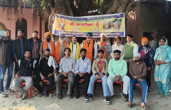 ਅਮਰ ਸ਼ਹੀਦ ਮੋਤੀ ਰਾਮ ਮਹਿਰਾ ਜ਼ਿਲ੍ਹਾ ਵੈਲਫੇਅਰ ਕਮੇਟੀ, ਫਤਿਹਗੜ੍ਹ ਸਾਹਿਬ ਦੇ ਅਹੁਦੇਦਾਰ ਤੇ ਡਾ. ਹਰਬੰਸ ਲਾਲ ਅਤੇ ਹੋਰ ਸਖਸ਼ੀਅਤਾਂ ਨੂੰ ਸਿਰੋਪੇ ਪਾ ਕੇ ਸਨਮਾਨਤ ਕਰਦੇ ਹੋਏ। ਅਮਰ ਸ਼ਹੀਦ ਮੋਤੀ ਰਾਮ ਮਹਿਰਾ ਜ਼ਿਲ੍ਹਾ ਵੈਲਫੇਅਰ ਕਮੇਟੀ, ਫਤਿਹਗੜ੍ਹ ਸਾਹਿਬ ਦੇ ਅਹੁਦੇਦਾਰ ਤੇ ਡਾ. ਹਰਬੰਸ ਲਾਲ ਅਤੇ ਹੋਰ ਸਖਸ਼ੀਅਤਾਂ ਨੂੰ ਸਿਰੋਪੇ ਪਾ ਕੇ ਸਨਮਾਨਤ ਕਰਦੇ ਹੋਏ।