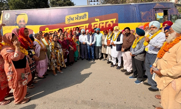 ਸ਼ਰਧਾਲੂਆਂ ਦੀ ਬੱਸ ਨੂੰ ਰਵਾਨਾ ਕਰਨ ਮੌਕੇ ਵਿਧਾਇਕ ਅਜੀਤਪਾਲ ਸਿੰਘ ਕੋਹਲੀ। ਸ਼ਰਧਾਲੂਆਂ ਦੀ ਬੱਸ ਨੂੰ ਰਵਾਨਾ ਕਰਨ ਮੌਕੇ ਵਿਧਾਇਕ ਅਜੀਤਪਾਲ ਸਿੰਘ ਕੋਹਲੀ।