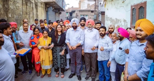 ਵਿਕਾਸ ਕੰਮਾਂ ਦਾ ਉਦਘਾਟਨ ਕਰਦੇ ਕਰਮਜੀਤ ਸਿੰਘ ਰਿੰਟੂ ਅਤੇ ਹੋਰ। ਵਿਕਾਸ ਕੰਮਾਂ ਦਾ ਉਦਘਾਟਨ ਕਰਦੇ ਕਰਮਜੀਤ ਸਿੰਘ ਰਿੰਟੂ ਅਤੇ ਹੋਰ।