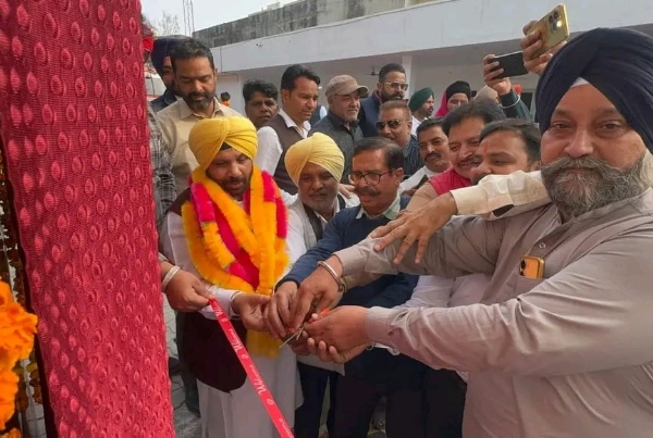 ਪ੍ਰੈੱਸ ਕਲੱਬ ਦੀ ਇਮਾਰਤ ਦਾ ਨੀਂਹ ਪੱਥਰ ਸਮੇਂ ਮੰਤਰੀ ਹਰਭਜਨ ਸਿੰਘ ਈਟੀਓ