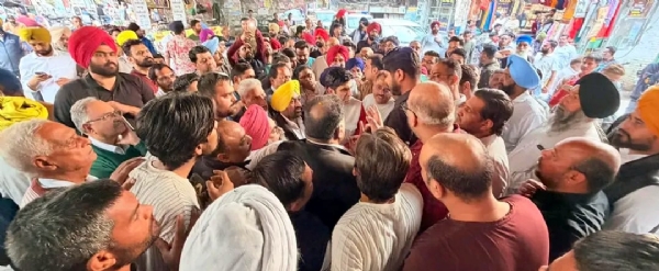 ਲੋਕਾਂ ਨਾਲ ਗੱਲਬਾਤ ਕਰਦੇ ਹੋਏ ਵਿਧਾਇਕ ਸ਼ੈਰੀ ਕਲਸੀ।