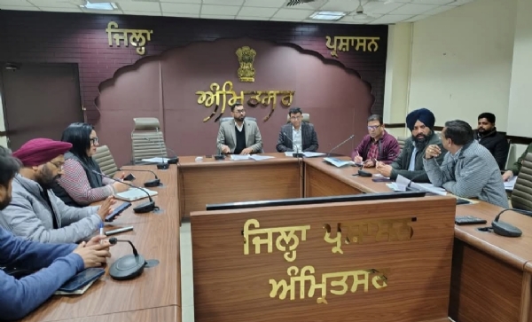 ਡਿਪਟੀ ਕਮਿਸ਼ਨਰ ਰਾਜ ਪੱਧਰੀ ਸਮਾਗਮ ਦੀਆਂ ਤਿਆਰੀਆਂ ਸਬੰਧੀ ਅਧਿਕਾਰੀਆਂ ਨਾਲ ਮੀਟਿੰਗ ਦੌਰਾਨ.