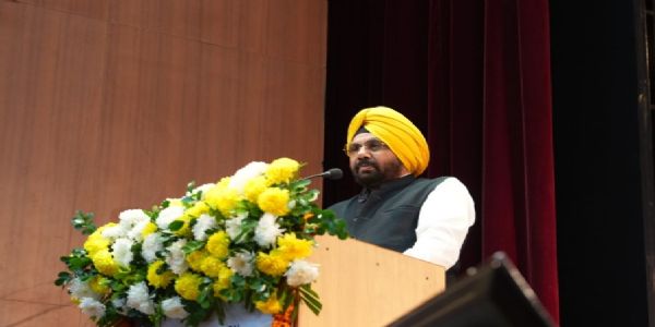 ਸੁਰੱਖਿਅਤ ਸੜਕਾਂ ਦੇ ਨਾਲ ਨਾਲ ਲੋਕਾਂ ਨੂੰ ਵੀ ਟਰੈਫਿਕ ਨਿਯਮਾਂ ਦੀ ਪਾਲਣਾ ਲਈ ਜਾਗਰੂਕ ਹੋਣ ਦੀ ਲੋੜ: ਮੰਤਰੀ ਈ.ਟੀ.ਓ.