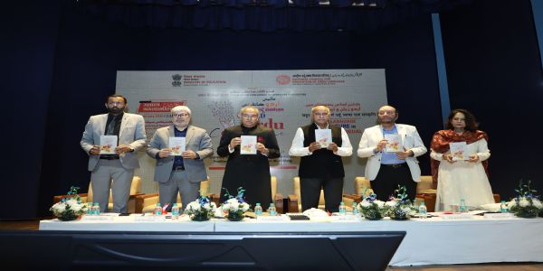 ਉਰਦੂ ਸਾਡੀ ਪਛਾਣ, ਇਸ ਤੋਂ ਬਿਨਾਂ ਭਾਰਤ ਕਮਜ਼ੋਰ ਹੋ ਜਾਵੇਗਾ : ਐਮ ਜੇ ਅਕਬਰ