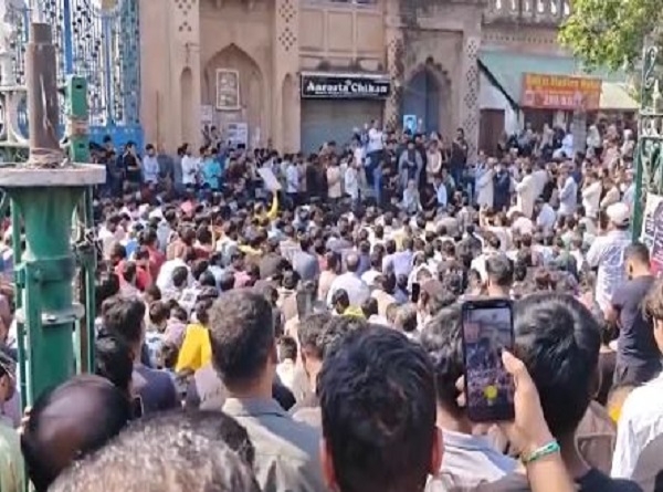 ਪ੍ਰਦਰਸ਼ਨ ਕਰ ਰਹੇ ਪ੍ਰਦਰਸ਼ਨਕਾਰੀ ਪ੍ਰਦਰਸ਼ਨ ਕਰ ਰਹੇ ਪ੍ਰਦਰਸ਼ਨਕਾਰੀ