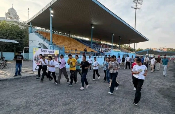 ਮੁਫ਼ਤ ਫਿਜ਼ੀਕਲ ਟ੍ਰੇਨਿੰਗ ਲੈ ਰਹੇ ਨੌਜਵਾਨ