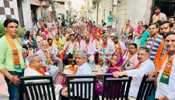 ਬਠਿੰਡਾ ਵਿੱਚ ਦਿਨੋਂ-ਦਿਨ ਵੱਧ ਰਿਹਾ ਭਾਜਪਾ ਪਰਿਵਾਰ, ਸੈਂਕੜੇ ਪਰਿਵਾਰ ਪਾਰਟੀ ਵਿੱਚ ਸ਼ਾਮਲ ਬਠਿੰਡਾ ਵਿੱਚ ਦਿਨੋਂ-ਦਿਨ ਵੱਧ ਰਿਹਾ ਭਾਜਪਾ ਪਰਿਵਾਰ, ਸੈਂਕੜੇ ਪਰਿਵਾਰ ਪਾਰਟੀ ਵਿੱਚ ਸ਼ਾਮਲ