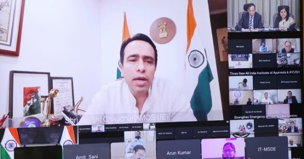 ਕੇਂਦਰੀ ਹੁਨਰ ਵਿਕਾਸ ਅਤੇ ਉੱਦਮਤਾ ਰਾਜ ਮੰਤਰੀ (ਸੁਤੰਤਰ ਚਾਰਜ) ਜਯੰਤ ਚੌਧਰੀ ਬਜਟ ਤੋਂ ਬਾਅਦ ਵੈਬਿਨਾਰ 2026 ਦੇ ਸਮਾਪਤੀ ਸੈਸ਼ਨ ਵਿੱਚ ਕੇਅਰ ਇਕਾਨਮੀ ਦੇ ਸਮਾਜਿਕ ਅਤੇ ਆਰਥਿਕ ਮਹੱਤਵ ਬਾਰੇ ਆਪਣੇ ਵਿਚਾਰ ਸਾਂਝੇ ਕਰਦੇ ਹੋਏ।