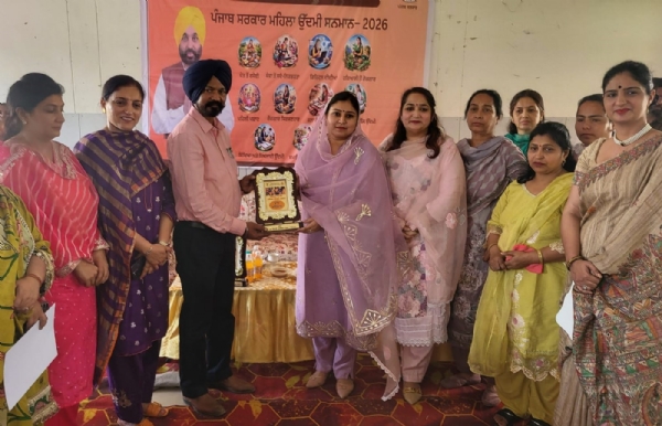 ਆਪਣਾ ਕਾਰੋਬਾਰ, ਆਪਣੀ ਪਹਿਚਾਣ ਪ੍ਰੋਗਰਾਮ ’ਚ ਪਹੁੰਚੀ ਖੁਸ਼ਬੂ ਸਭਨਾ ਅਤੇ ਹੋਰ।