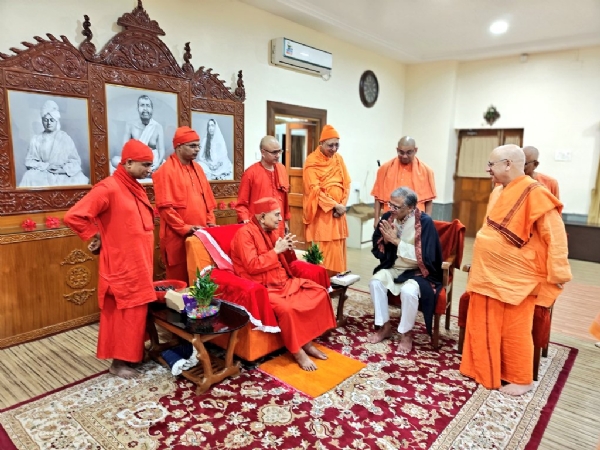 ਗਿਆਨੇਸ਼ ਕੁਮਾਰ ਬੇਲੂਰ ਮੱਠ ਵਿਖੇ ਗਿਆਨੇਸ਼ ਕੁਮਾਰ ਬੇਲੂਰ ਮੱਠ ਵਿਖੇ