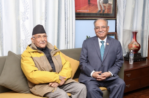 ਨੇਪਾਲ ਦੇ ਦੋ ਖੱਬੇਪੱਖੀ ਦਿੱਗਜ।