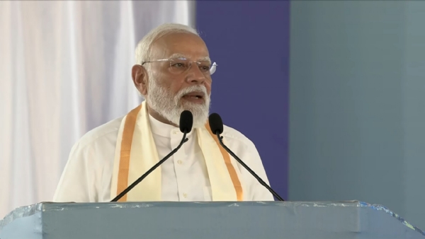 ਪ੍ਰਧਾਨ ਮੰਤਰੀ ਨਰਿੰਦਰ ਮੋਦੀ ਬੁੱਧਵਾਰ ਨੂੰ ਕੋਚੀ ਵਿੱਚ ਅਖਿਲ ਕੇਰਲ ਧੀਵਰਾ ਸਭਾ ਦੇ ਗੋਲਡਨ ਜੁਬਲੀ ਸਮਾਰੋਹ ਨੂੰ ਸੰਬੋਧਨ ਕਰਦੇ ਹੋਏ।