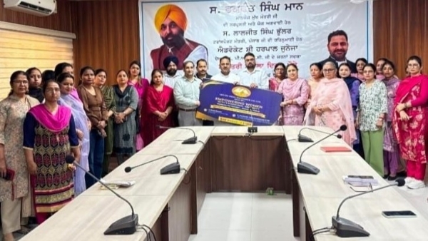 ਸਮਾਗਮ ਦੌਰਾਨ ਪੀ.ਆਰ.ਟੀ.ਸੀ. ਦੇ ਚੇਅਰਮੈਨ ਐਡਵੋਕੇਟ ਹਰਪਾਲ ਜੁਨੇਜਾ ਅਤੇ ਹੋਰ।