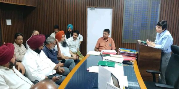 ਜ਼ਿਲ੍ਹਾ ਲੁਧਿਆਣਾ ਵਿੱਚ ਐਲ.ਪੀ.ਜੀ, ਡੀਜ਼ਲ ਤੇ ਪੈਟਰੋਲ ਦੀ ਕੋਈ ਕਮੀ ਨਹੀ: ਡੀ.ਸੀ ਹਿਮਾਂਸ਼ੂ ਜੈਨ