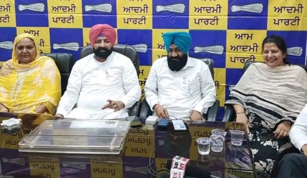 ਗੱਲਬਾਤ ਕਰਦੇ ਚੇਅਰਮੈਨ ਗੁਰਵਿੰਦਰ ਬਹਿਲਵਾੜ